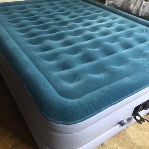 Beauty Rest Raised Full Air Mattress.